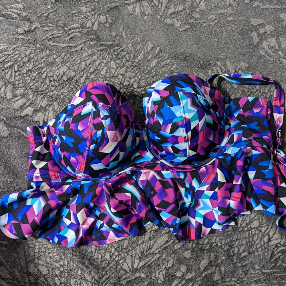 Molded cup bikini top